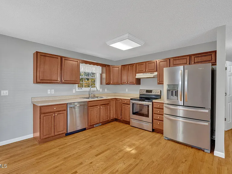 1125 Faye St — Photo 22