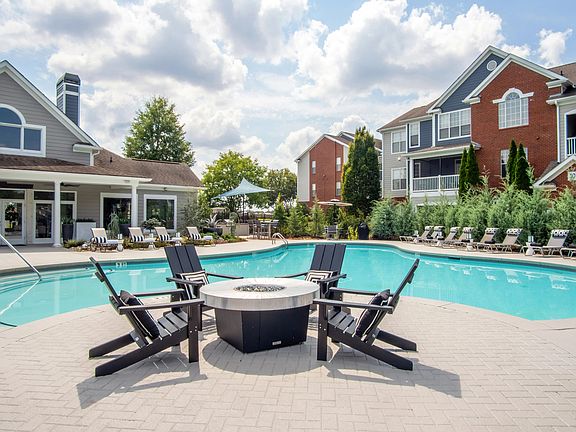 Experience the magic of cozy conversations and s'mores delights at our poolside fire pit lounge!