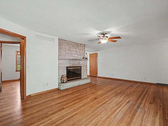 5th image of 1105 Foothill Dr