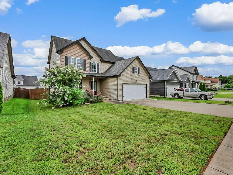 563 Falkland Cir — Photo 39