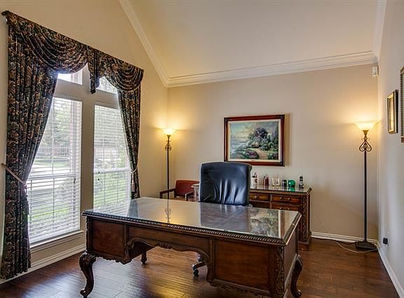 3rd image of 4212 Blue Grass Ct