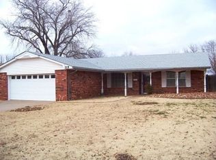 215 Rawlings Dr, Clinton, OK 73601