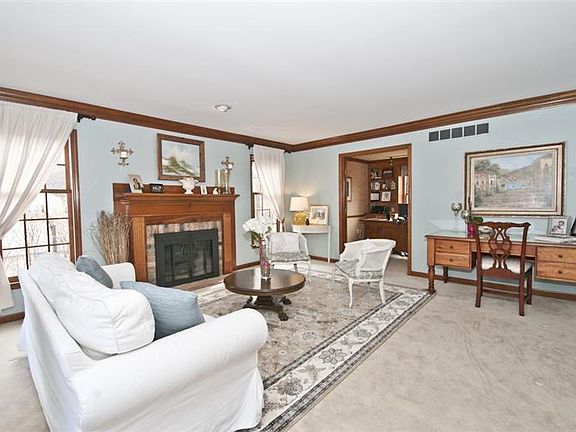3rd image of 336 Bishopsbridge Dr
