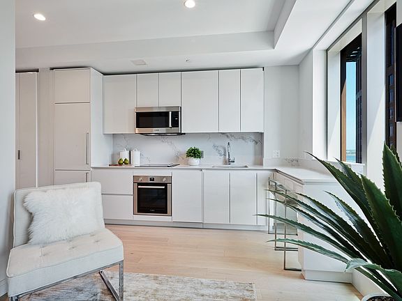 5th image of 135 Seaport Blvd #U18