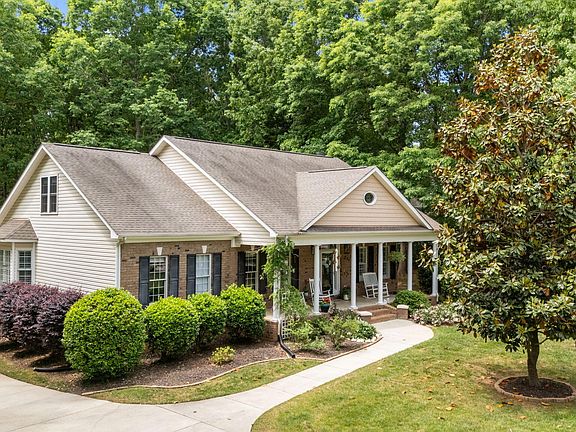 2nd image of 120 Georgetown Woods Dr