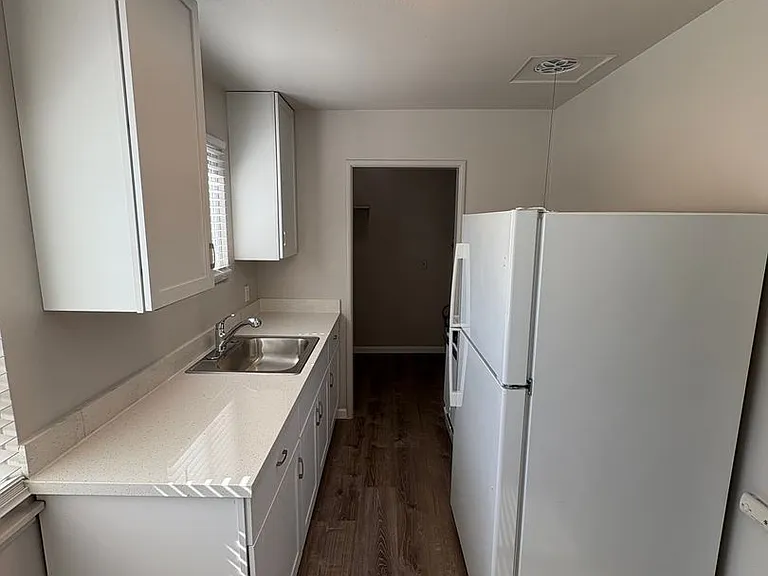 524 Carpenter St — Photo 9