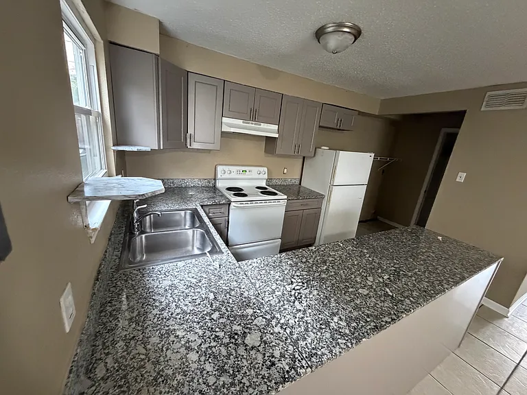 3413 Transcontinental Dr #D — Photo 8