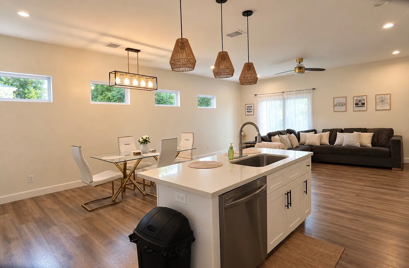 3 bed, 3.5 bath, 2052 sqft, $3,250 — Photo 3
