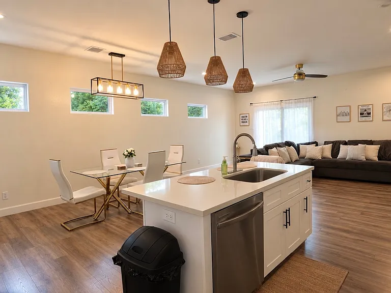 7812 Colonial Ln — Photo 3