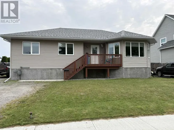 832 Williams Ave, Fort Frances, ON P9A 0A5
