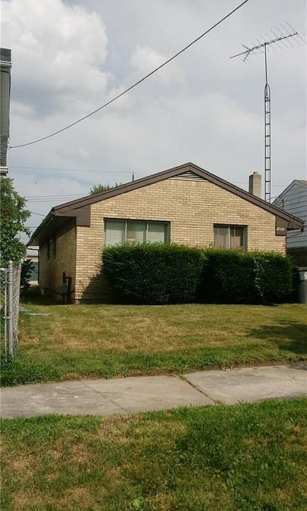 2nd image of 1423 Lakewood St