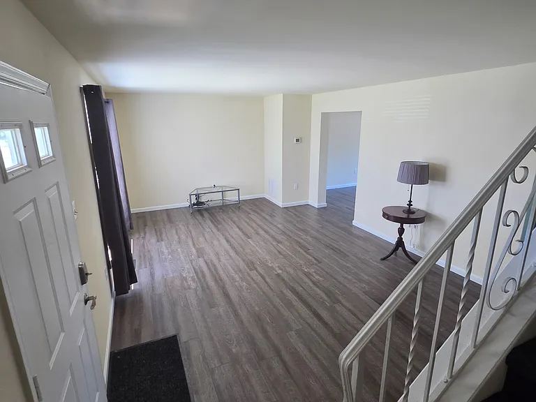 141-143 Curtis Ave — Photo 4