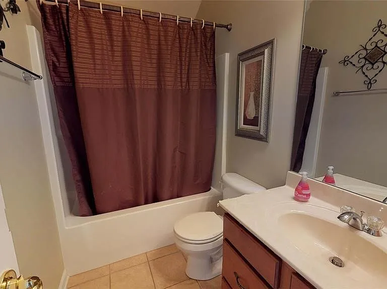 631 Glenmede Ln — Photo 9