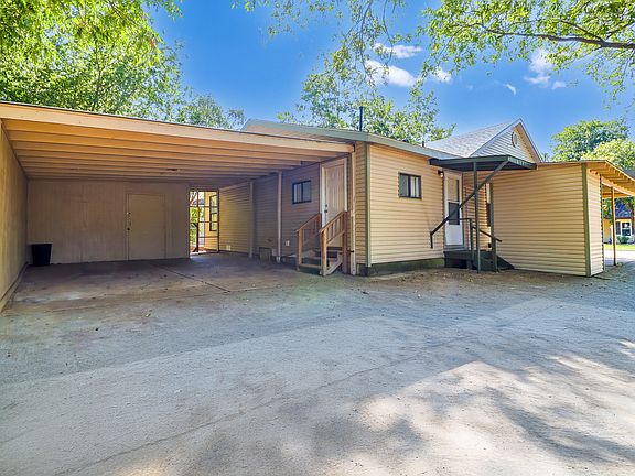 4th image of 1021 Moss St