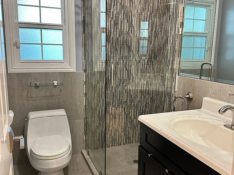 2040 Forest View Ave — Photo 16