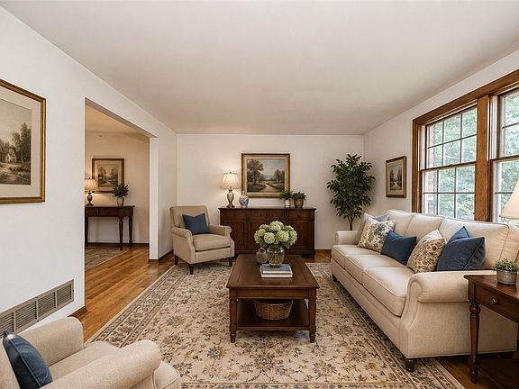 5th image of 103 Berkeley Dr