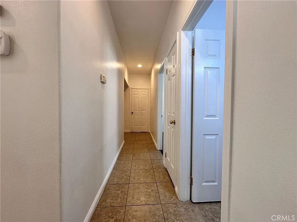 3 bed, 1431 sqft, $2,200 — Photo 3