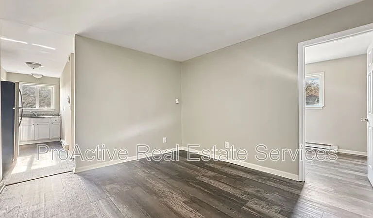 121 W 32nd St #1 — Photo 2