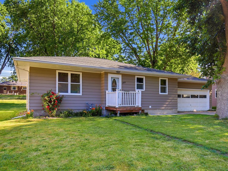 1st image of 205 Burr Oak Dr