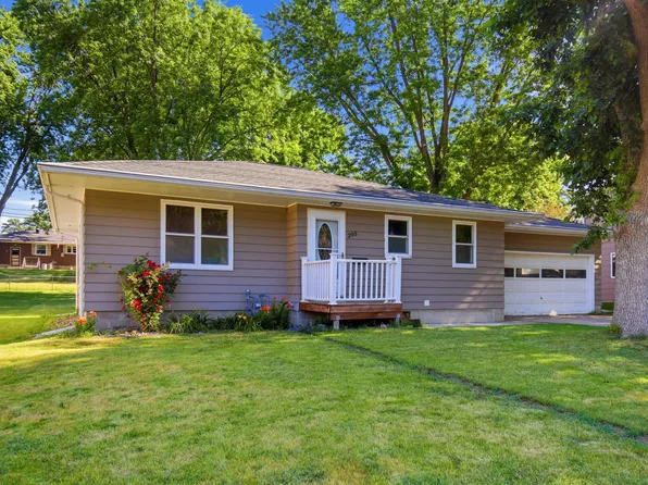 205 Burr Oak Dr, Albert Lea, MN 56007