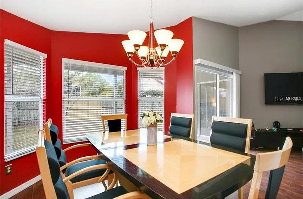 3 bed, 2.0 bath, 1695 sqft, $2,295 — Photo 4