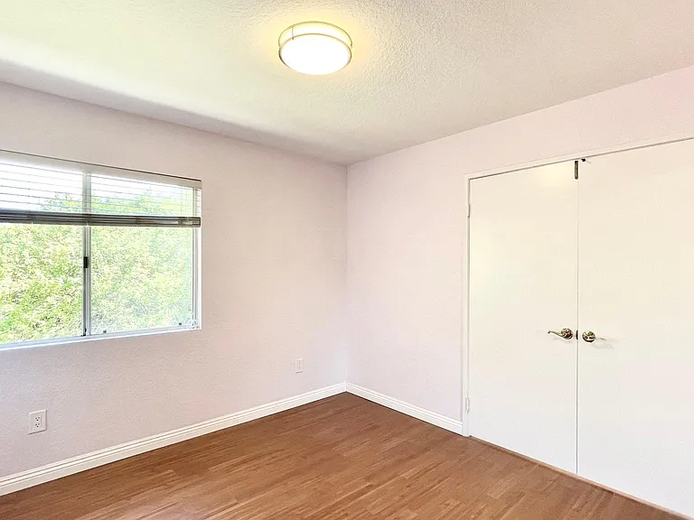 11321 Avenida De Los Lobos #D — Photo 27
