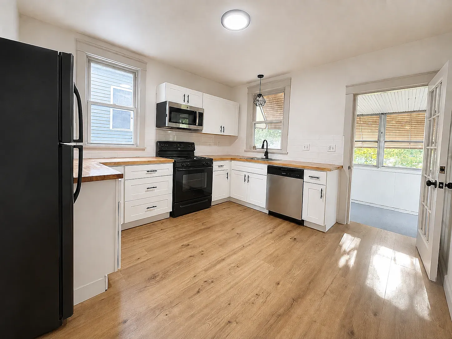 3 bed, 950 sqft, $1,715 — Photo 4