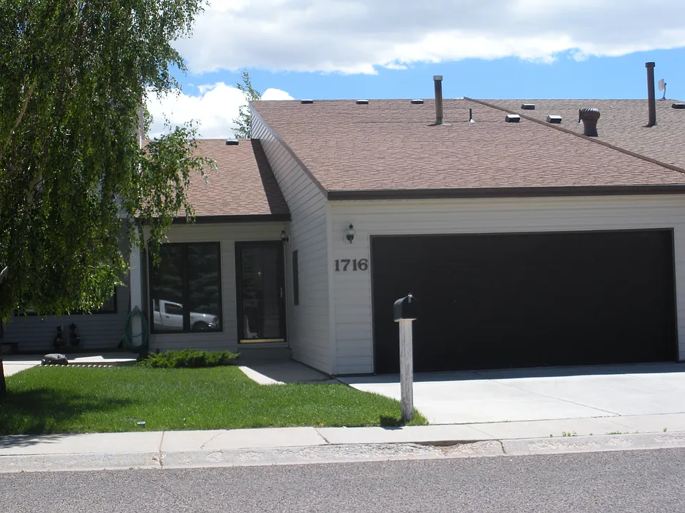1716 Sanders Dr