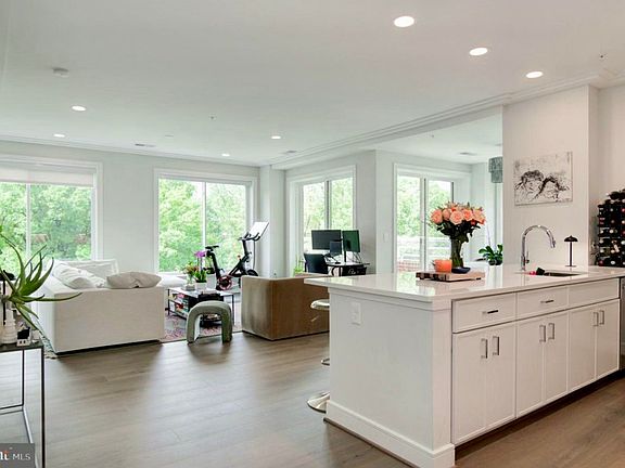5th image of 625 Slaters Ln #204