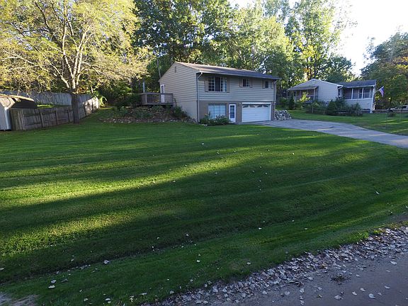 2nd image of 2060 Palisades Dr