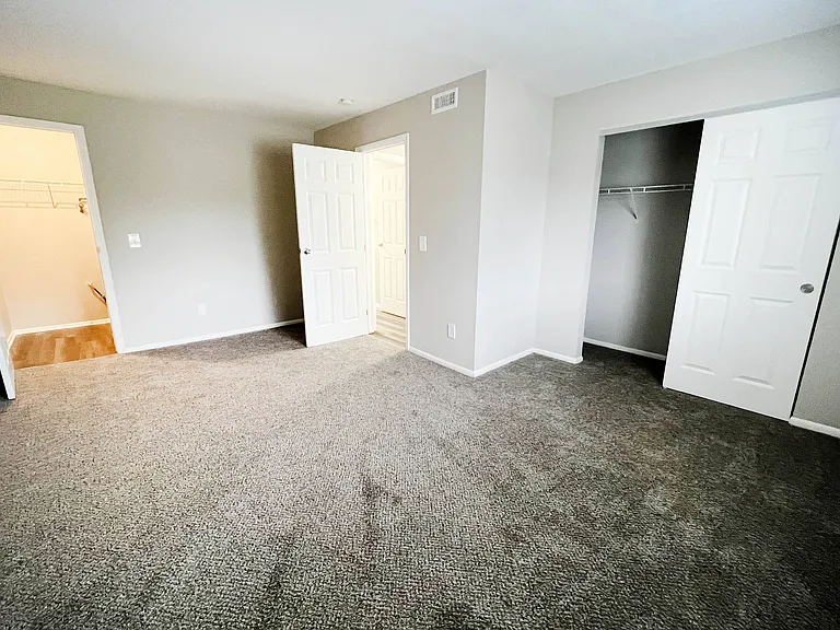 Crown Ridge Apartments — Photo 30