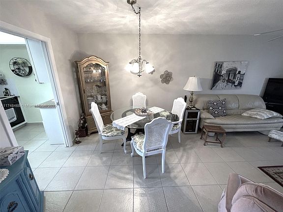 5th image of 2981 Crosley Dr W APT A