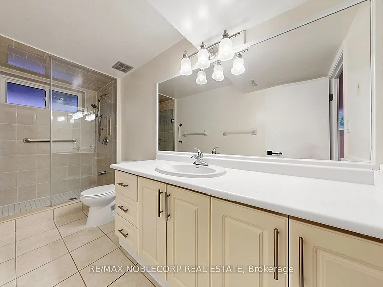 8 Summerfield Cres — Photo 36