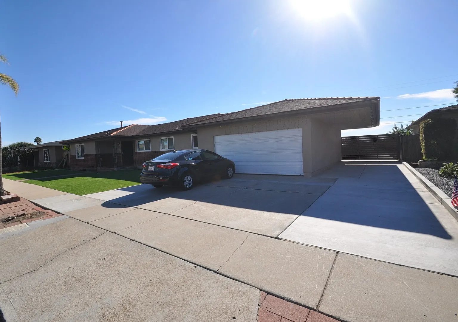 6BD/3BA, Huge Yard! Lots of Parking! — Photo 1