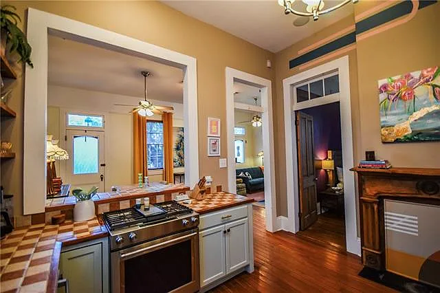 4427 Annunciation St — Photo 10