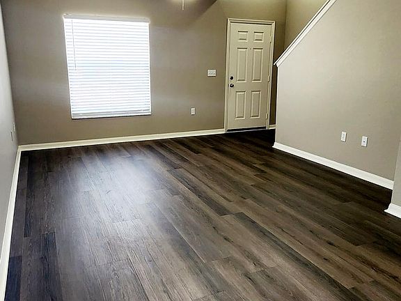 Living area/ dining area