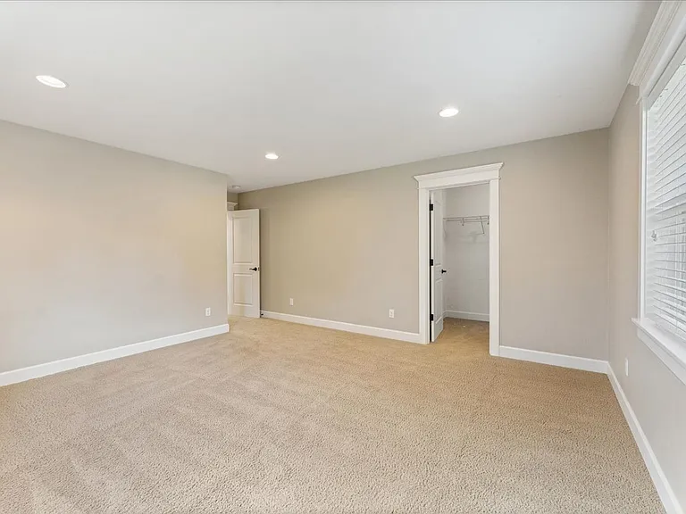 8718 NE 134th St — Photo 48