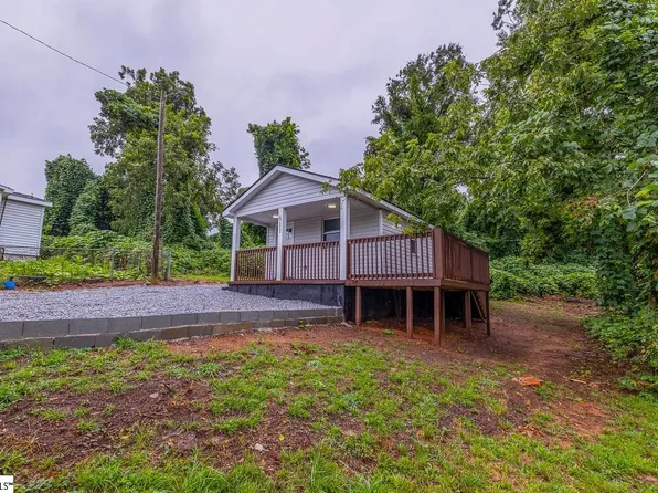 611 Hunters Ct, Laurens, SC 29360