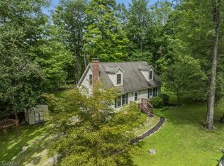 22 Pine Dr, Belvidere, NJ 07823