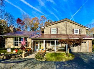 2823 Maple Ave, Fayetteville, WV 25840