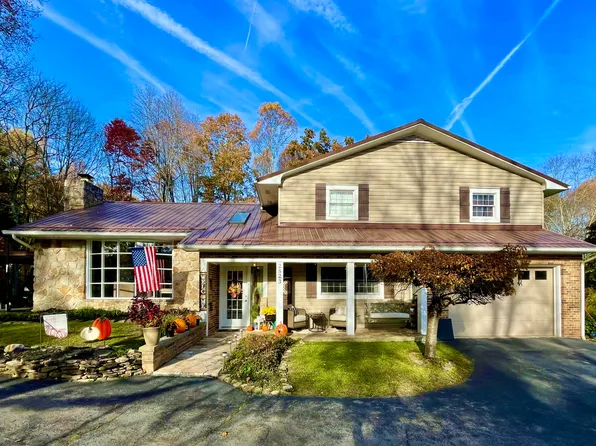 2823 Maple Ave, Fayetteville, WV 25840