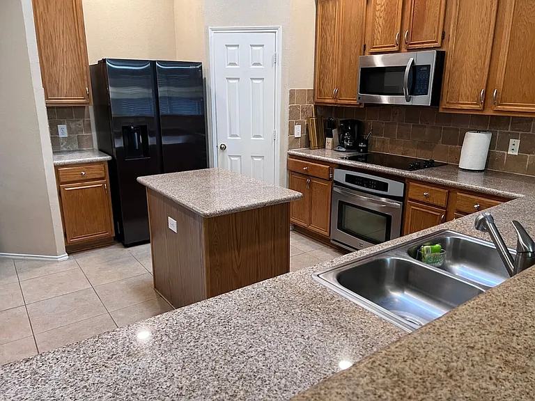 Rolling Hills Dr — Photo 23