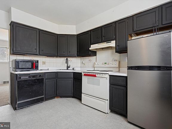 3rd image of 1551 Fitzwatertown Rd