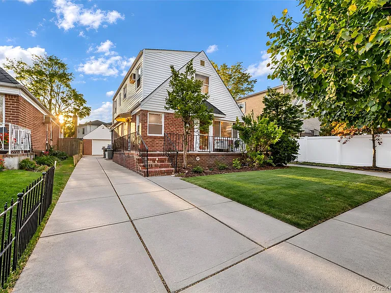 4-bedroom house for sale in Bellerose