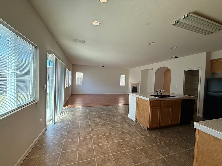 1372 Derby Ct — Photo 8