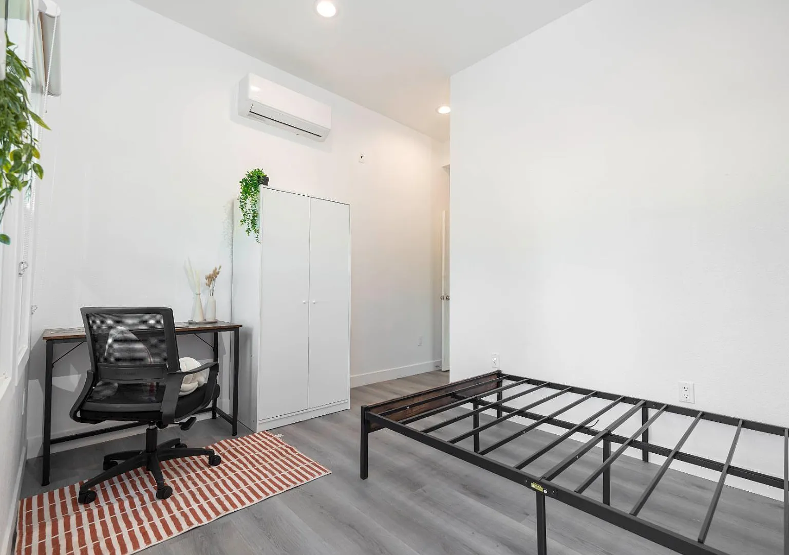 1016 W 21st St - 1016 W 21st St — Photo 3