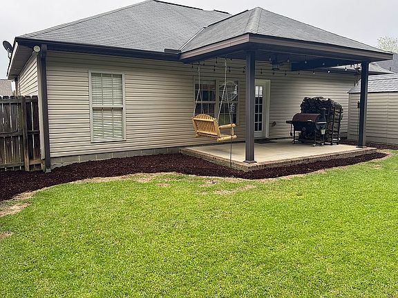 4th image of 5208 Blackstone Ln
