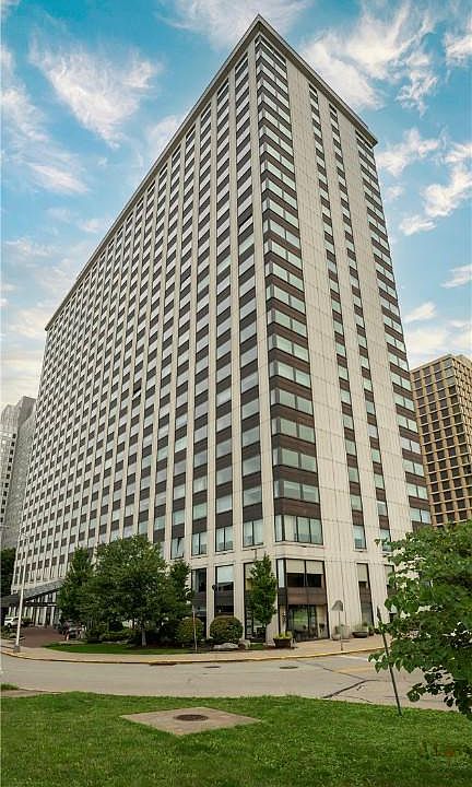 1st image of 320 Fort Duquesne Blvd APT 6B