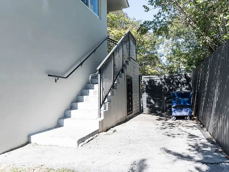 2190 SW 14th Ter — Photo 23