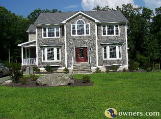 301 Log Rd, Smithfield, RI 02917